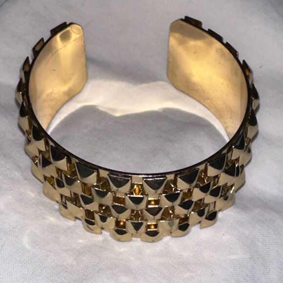 Vintage goldtone metal pyramid cuff bracelet elegant sophisticated - Picture 8 of 11